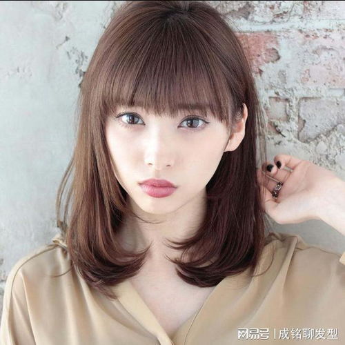 头发到肩膀适合什么发型三种网红款及肩发型,时髦减龄又显脸小