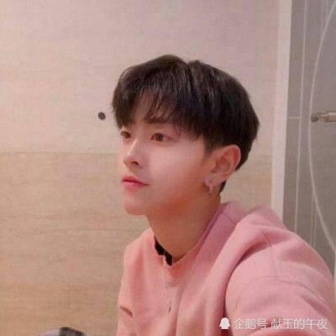适合三十岁男生的微信头像一个男人