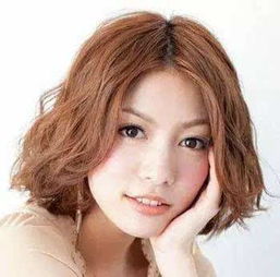 40岁女人适合的短发卷发发型