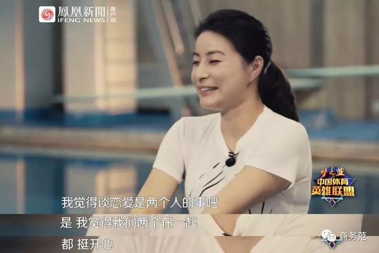 郭晶晶晒一家六口合照穿旧衣画风随性豪门清流如何养成