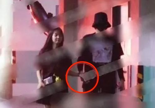 吴亦凡疑似恋情曝光与女生包场看电影戴同款,对方是00后知名网红