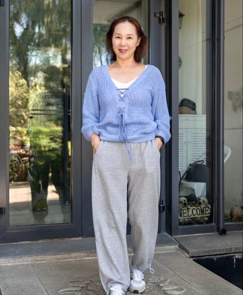 白发不可怕,穿错衣服才尴尬瞧这位上海妈妈用3衣2裤穿出高级感