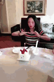 开心一刻笑话新来的上司是前夫,加班时...