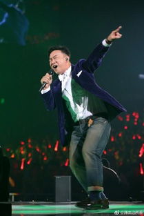 陈奕迅晒演唱会现场照自黑撅屁股搞怪成表情包