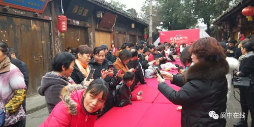 今天,上万人齐聚阆中古城吃腊八粥,真是太壮观了视频
