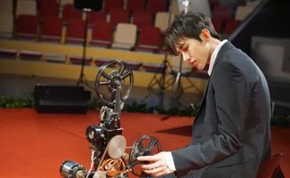 继蔡徐坤nmsl火后,罪魁祸首带带大师兄为啥也登上微博热搜