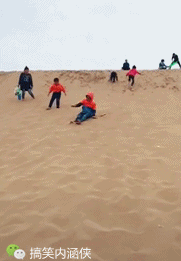 搞笑gif趣图你是在练习失传已久的无敌风火轮吧,哈哈哈原谅我不厚道的笑了