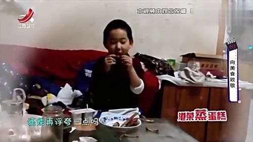 搞笑当萌娃吃到了梦寐以求的鸡翅时,脸部表情极具变化迅速