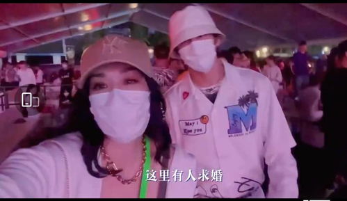 钟丽缇张伦硕合拍搞笑视频,放飞自我扮鬼脸,睫毛抢镜被说像苍蝇腿