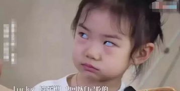 戚薇女儿翻白眼表情包和妈妈一毛一样有没有被萌到