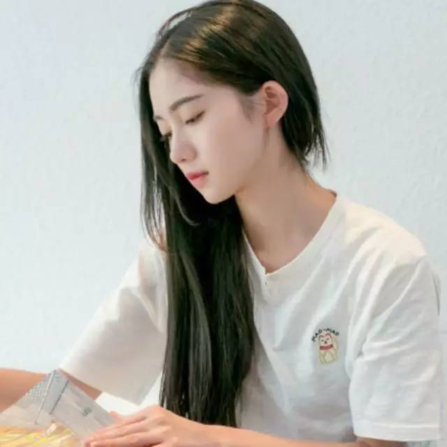 卷发不会打理像枯草拉直吧,直发女人更清纯漂亮