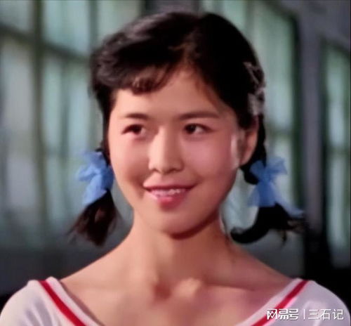 跟著名导演离婚30年,无儿无女拼命工作,如今62岁的她毫不后悔