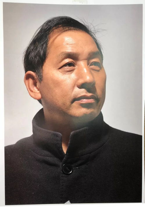 朱传奇教你画标准式四分之三侧男中年素描头像