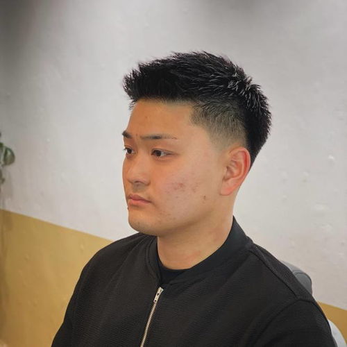 男人过了35岁,两侧铲短发型精神帅气的不二之选