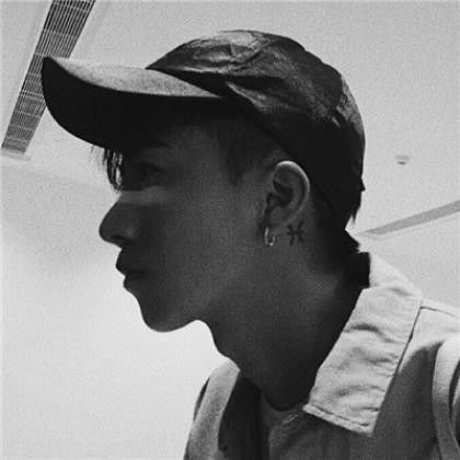 qq男生伤感黑白头像