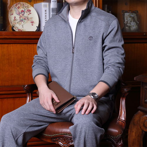 男人五十就要穿嫩一点看看这几款老干部运动装,看上去年轻十岁