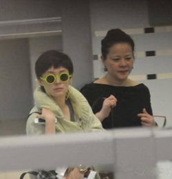 除了惊艳的刘诗诗妈妈,其他女星妈妈也都大美女,这是基因啊