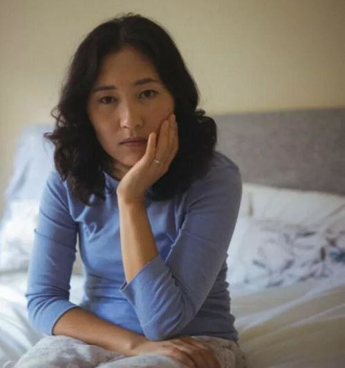 回娘家睡哥嫂主卧21天,嫂子不满房租100元一天,电费另算