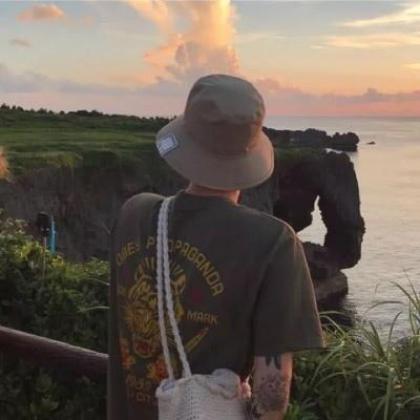 看起来坚强的微信头像潮流个性男,内心其实是脆弱的