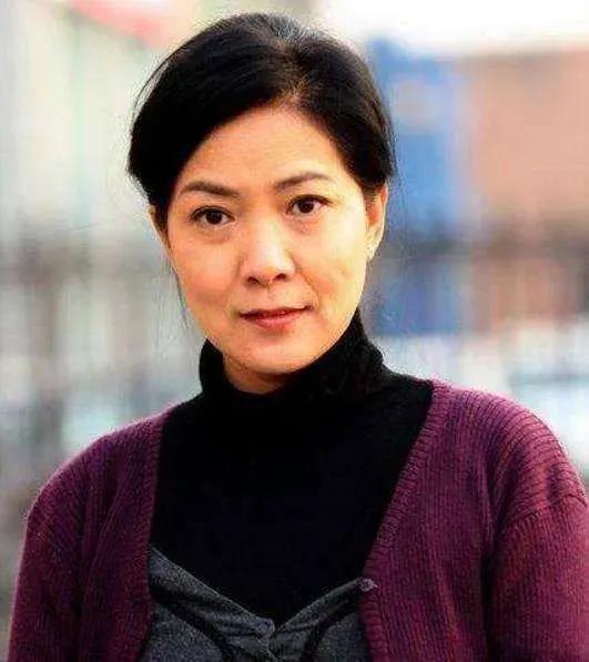 6个月闪婚老外,结婚36年曾提100次离婚,沈丹萍为何不愿改国籍