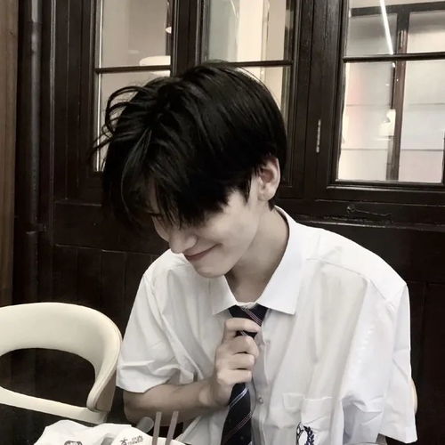 男生头像风里已经有冬天的味道了