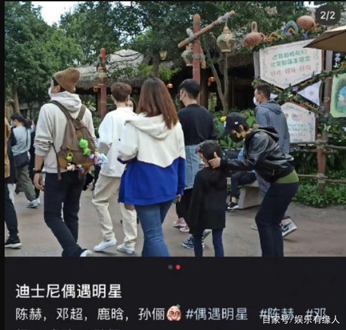鹿晗陪邓超夫妇现身迪士尼,戴卡通帽子出镜超萌,一点不像31岁