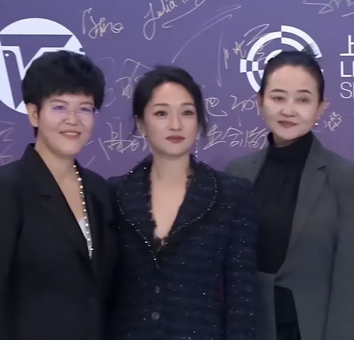 白玉兰奖红毯生图来了40岁唐嫣太瘦,刘亦菲粉裙显胖牙龈抢镜