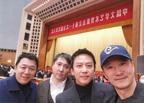 黄渤被偶遇外滩跨年,同行女子引发热议,黄渤回应完全无语