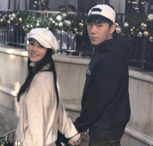从朱丹到伊能静总是秀恩爱的女人,到底在害怕什么