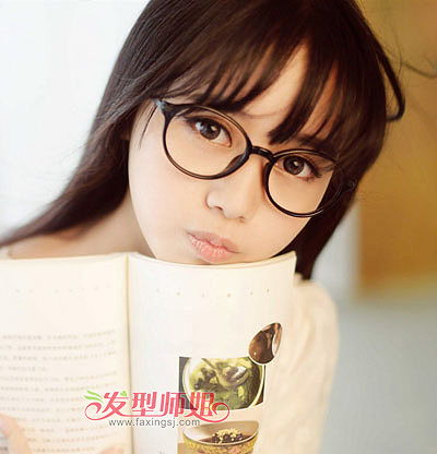 圆脸戴眼镜头发蓬松女生适合什么发型女生圆脸戴眼镜适合的长发发型