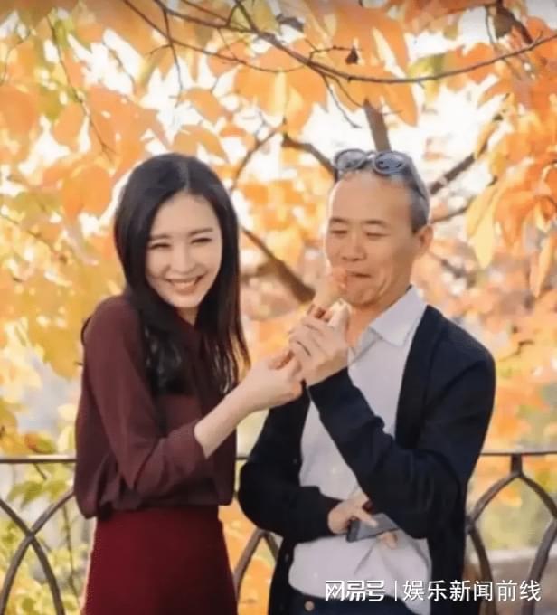 自从王石健身减肥以后,夫妻两个人越来越般配了