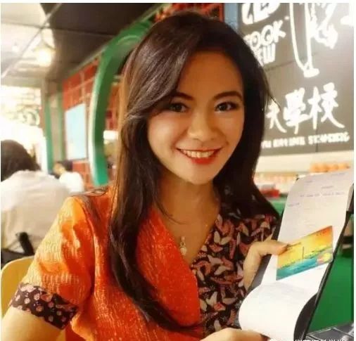你女朋友好漂亮谢谢,这是我妈