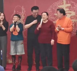 金龟子王宁一家为母亲庆生,女儿携男友现身超登对,三代同堂庆祝