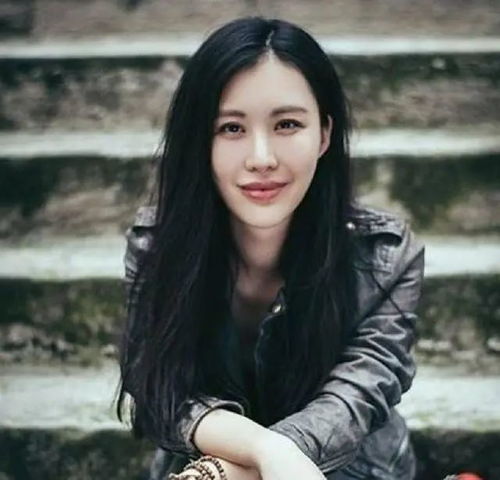 娶小30岁女星,69岁退休后,每月还能坐收100万退休金