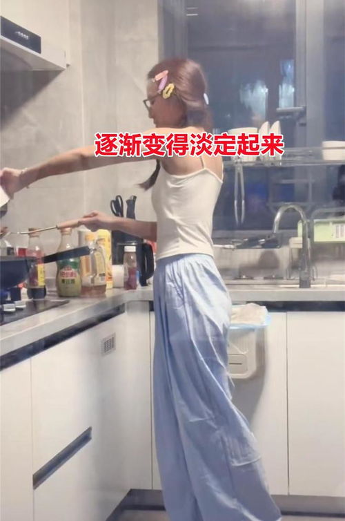男子偷拍合租室友做饭,表情搞笑一脸生无可恋,笑死在网友评论区