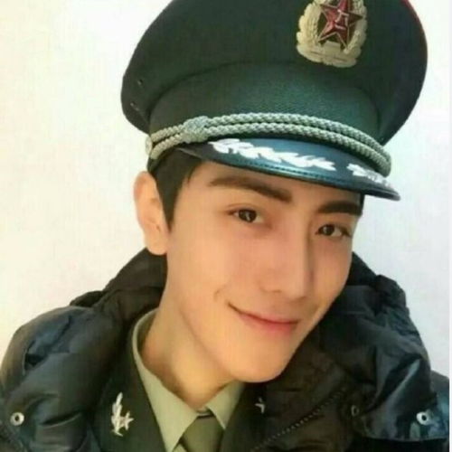 兵哥哥,你是人间的四月天,为何让我如此迷恋,你是爱,是暖
