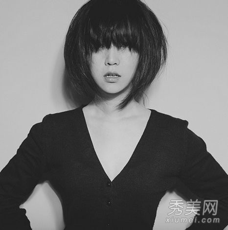 时尚女孩的刘海短发和美发欣赏