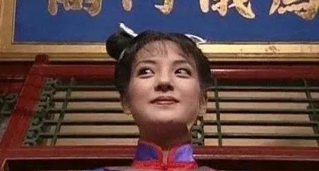 还珠格格搞笑穿帮集锦,小燕子的斗鸡能褪色,晴儿会变魔术
