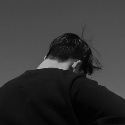 男生背影黑白头像伤感