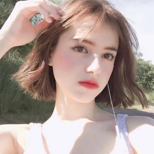 长发及腰靓丽女人