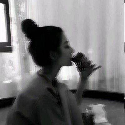 悲伤的头像女生头像难过悲伤的图片