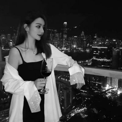 微信女生超拽冷酷头像你在的话我比较有底气