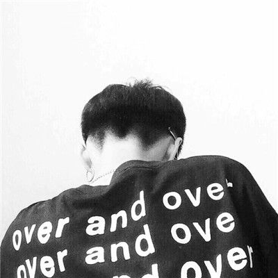 黑白个性伤感男生头像2018精选你懂得越多越像世界的孤儿