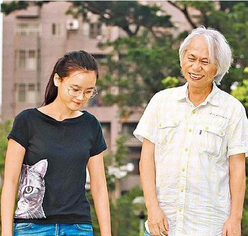 17岁女孩执意嫁57岁男星,今25岁怀有身孕,原来她只是姐姐替身