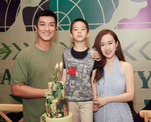 杜江夫妇支持儿子演音乐剧,我却在意嗯哼的颜值,小李现果然名不虚传