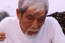 爆笑gif趣图老大爷和美女跳广场舞,这表情亮了