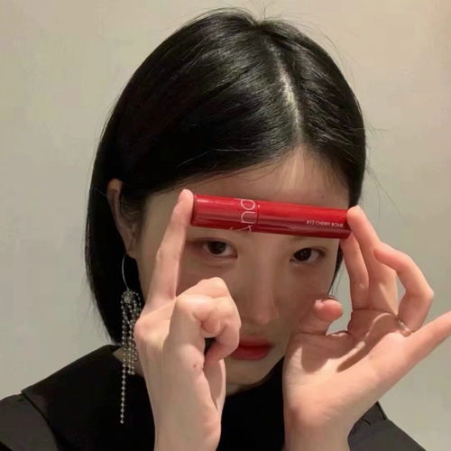 小众的短发女生头像