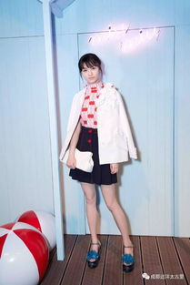窥见夏日掠影,miumiu女孩无畏艳阳