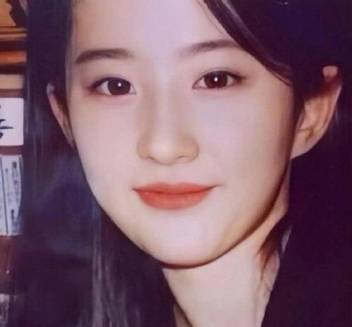 刘亦菲罕见童年旧照曝光从小就是美人胚,刘妈妈的颜值不输女星