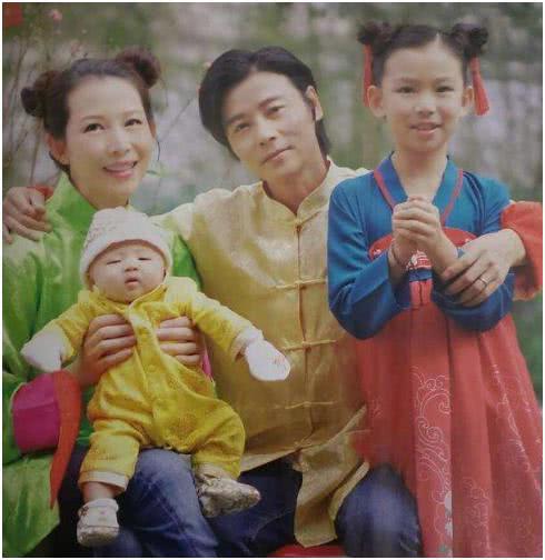 蔡少芬生3胎后模样大变,皮肤松弛老态明显,46岁港姐气质无存
